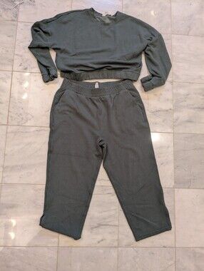Ribbed Knit Side-Slit Pant Set in Olive Green